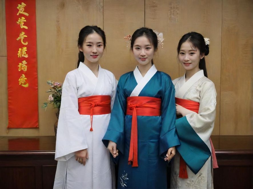 广州顶级桑拿会所的现代简约风格休憩区,营造出舒适放松的氛围。